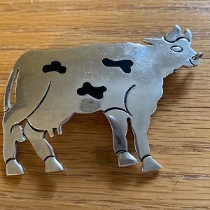 Vintage sterling silver cow pin/ pendant.